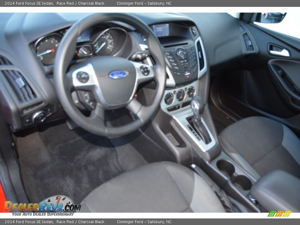 2014 Ford Focus SE Sedan Race Red / Charcoal Black Photo #10