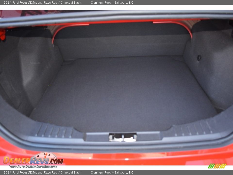 2014 Ford Focus SE Sedan Race Red / Charcoal Black Photo #12