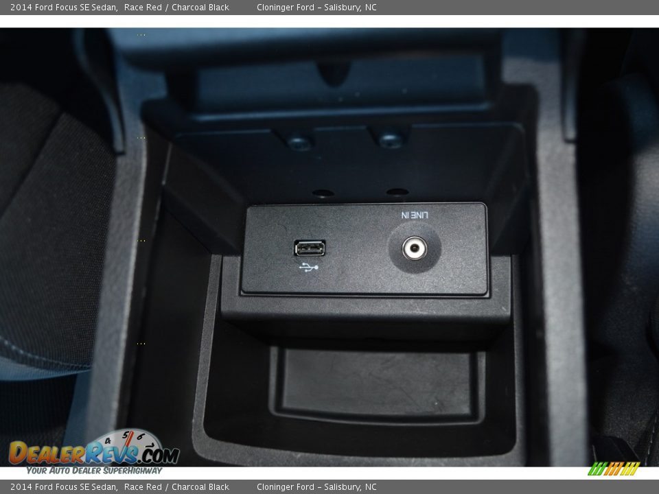 2014 Ford Focus SE Sedan Race Red / Charcoal Black Photo #18