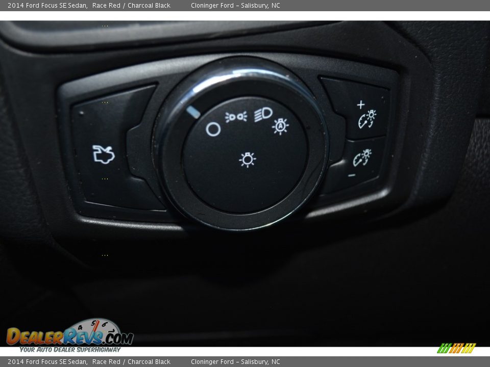 2014 Ford Focus SE Sedan Race Red / Charcoal Black Photo #22