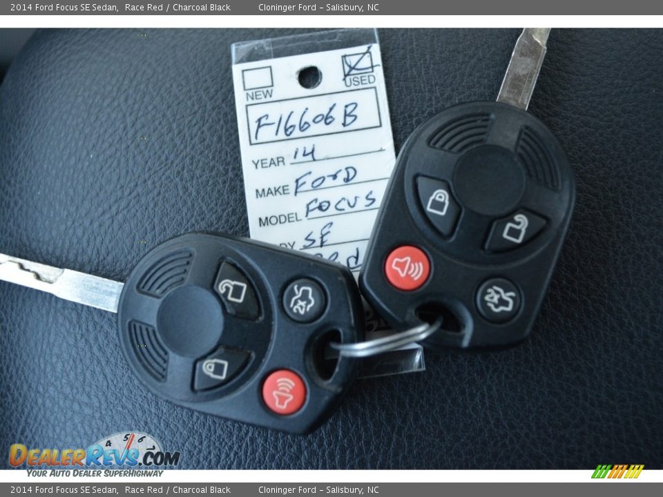 2014 Ford Focus SE Sedan Race Red / Charcoal Black Photo #23