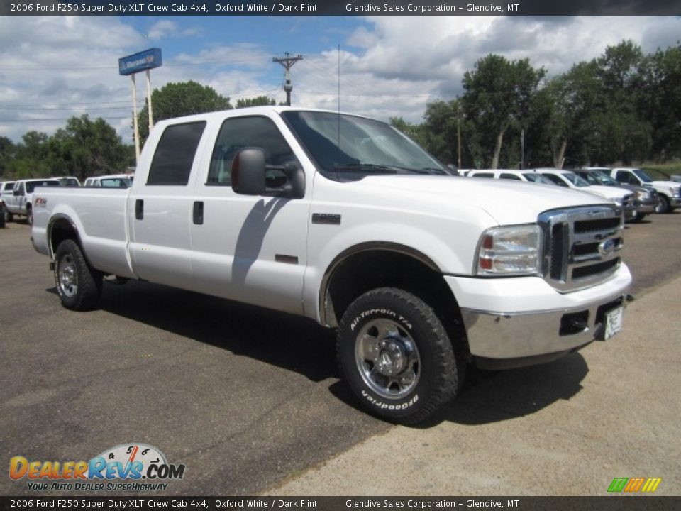 Front 3/4 View of 2006 Ford F250 Super Duty XLT Crew Cab 4x4 Photo #2