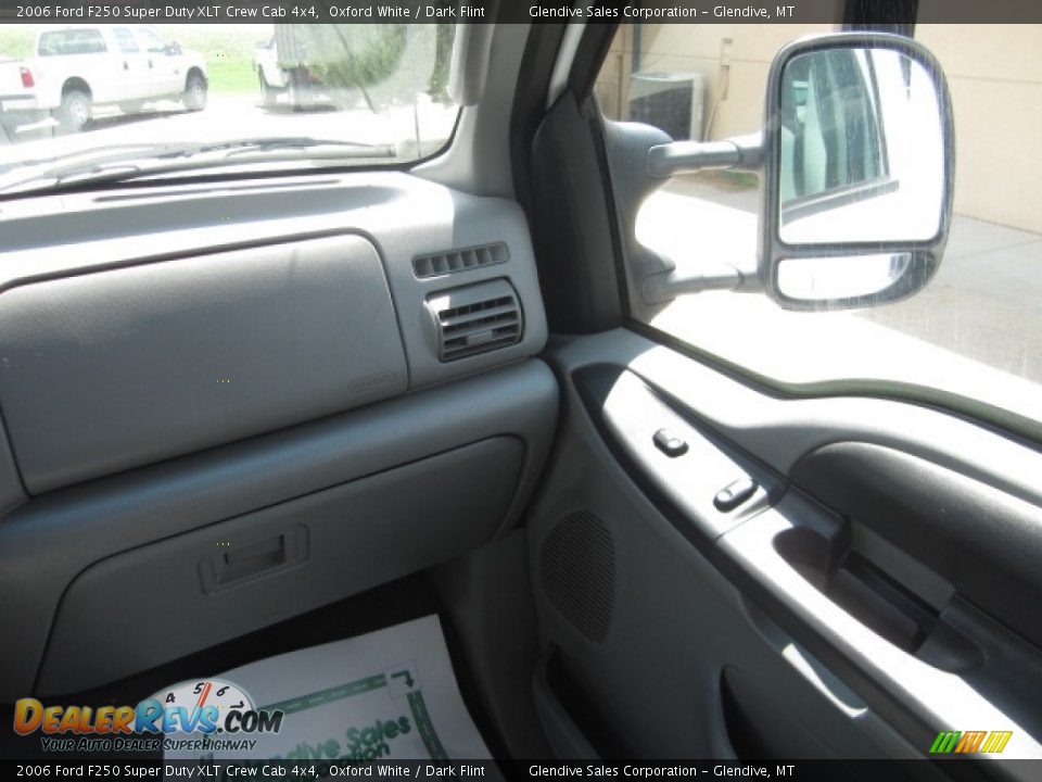 2006 Ford F250 Super Duty XLT Crew Cab 4x4 Oxford White / Dark Flint Photo #21