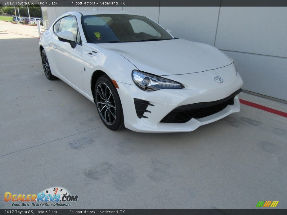 Front 3/4 View of 2017 Toyota 86  Photo #2