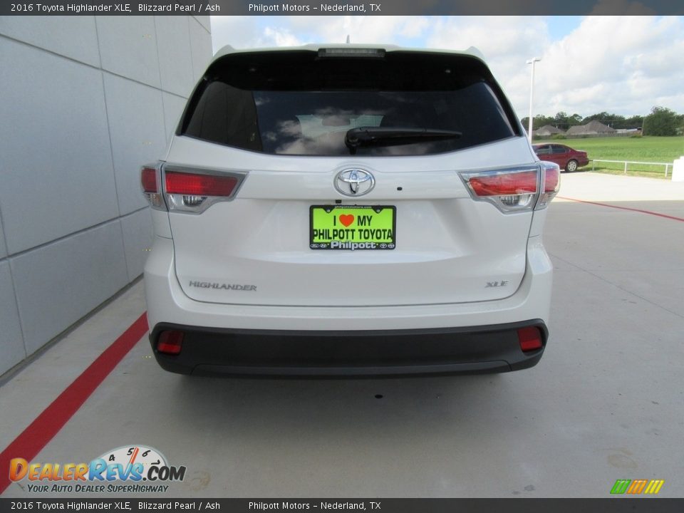 2016 Toyota Highlander XLE Blizzard Pearl / Ash Photo #5