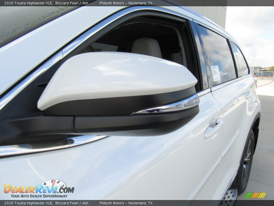 2016 Toyota Highlander XLE Blizzard Pearl / Ash Photo #13