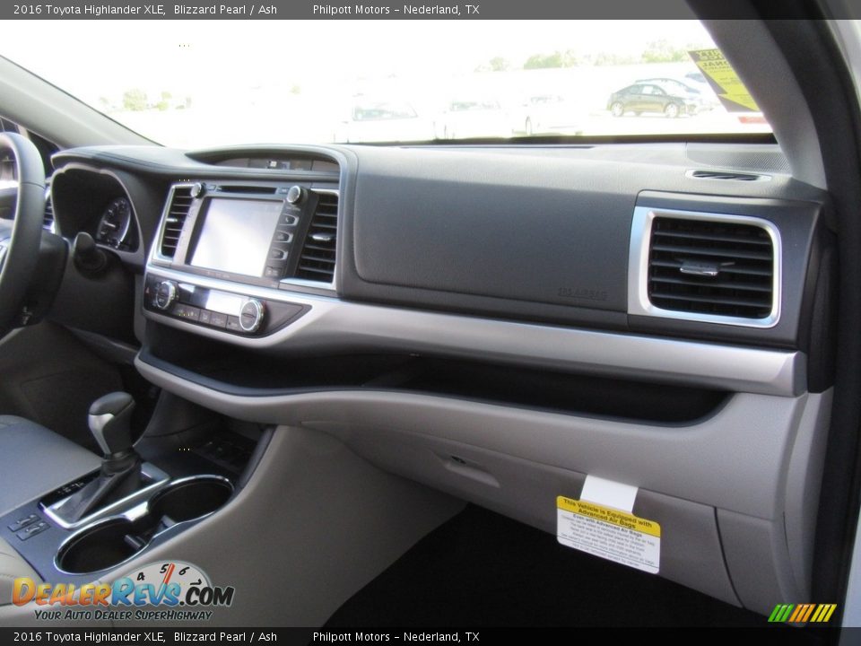 2016 Toyota Highlander XLE Blizzard Pearl / Ash Photo #16