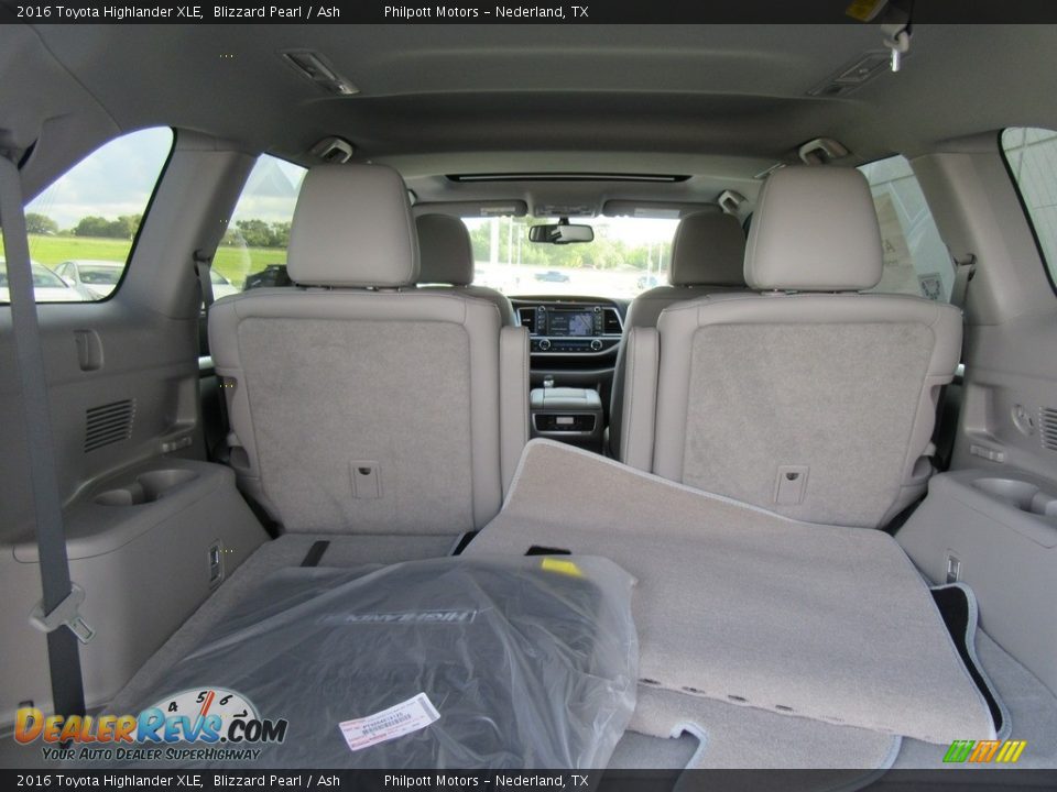2016 Toyota Highlander XLE Blizzard Pearl / Ash Photo #17