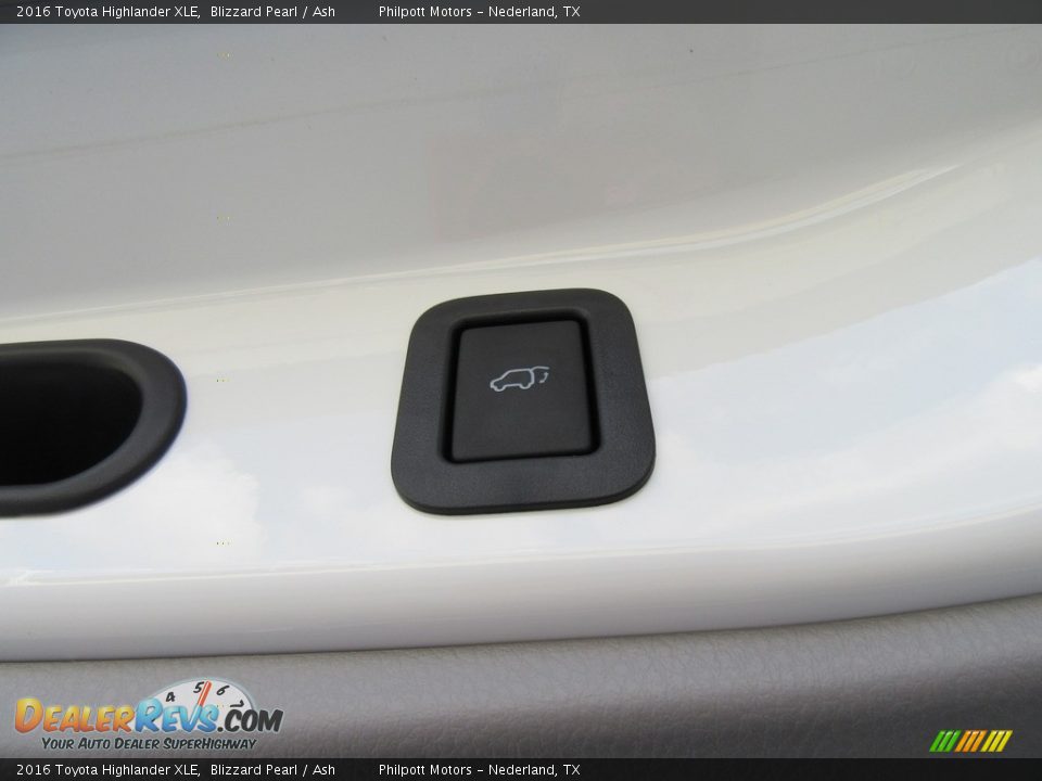 2016 Toyota Highlander XLE Blizzard Pearl / Ash Photo #18
