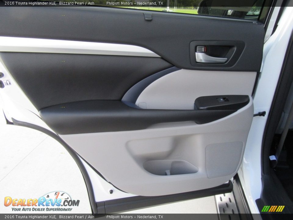 2016 Toyota Highlander XLE Blizzard Pearl / Ash Photo #19