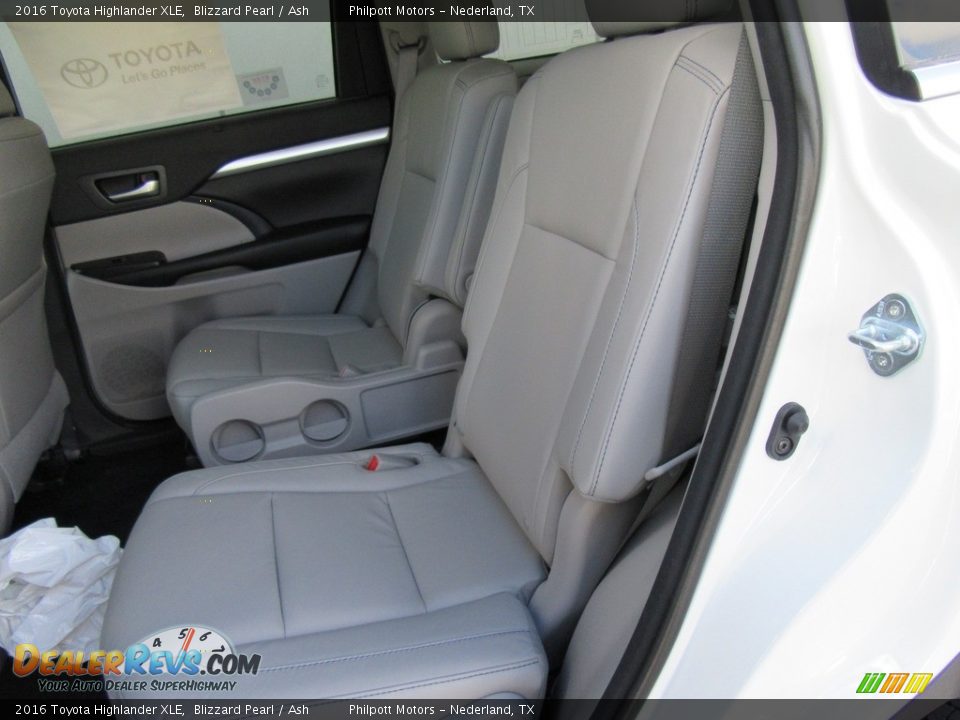 2016 Toyota Highlander XLE Blizzard Pearl / Ash Photo #20