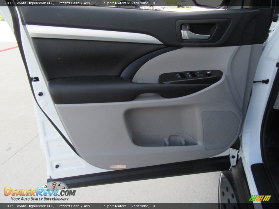 2016 Toyota Highlander XLE Blizzard Pearl / Ash Photo #21