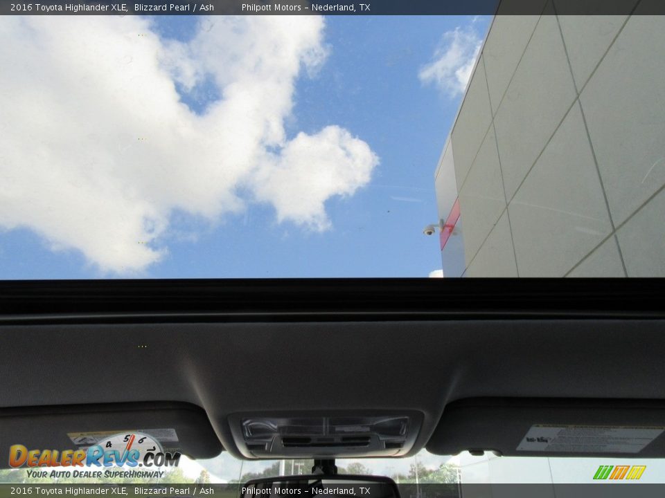 2016 Toyota Highlander XLE Blizzard Pearl / Ash Photo #25