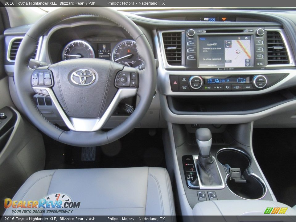 2016 Toyota Highlander XLE Blizzard Pearl / Ash Photo #26