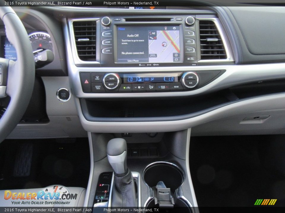 2016 Toyota Highlander XLE Blizzard Pearl / Ash Photo #27