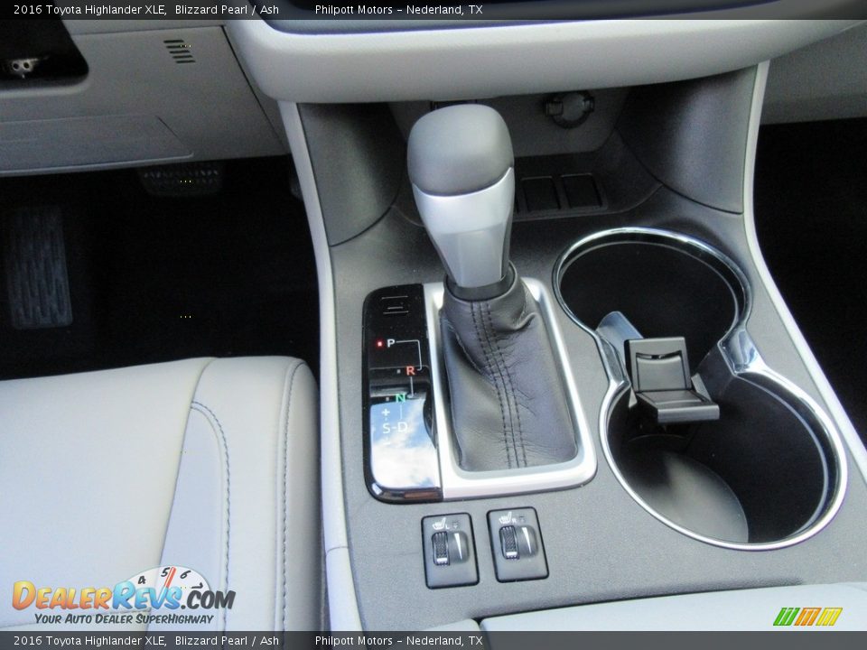 2016 Toyota Highlander XLE Blizzard Pearl / Ash Photo #30