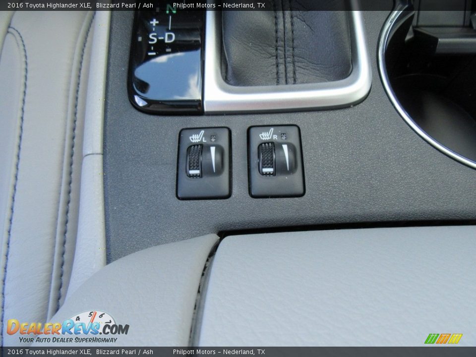 2016 Toyota Highlander XLE Blizzard Pearl / Ash Photo #31