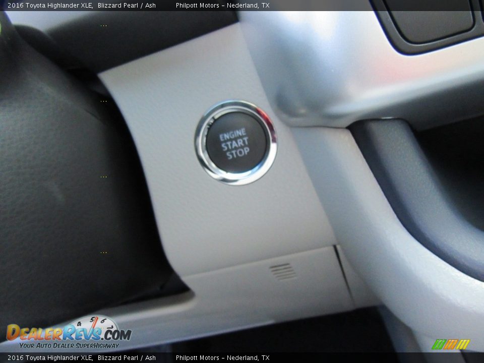 2016 Toyota Highlander XLE Blizzard Pearl / Ash Photo #32