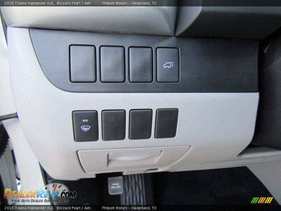 2016 Toyota Highlander XLE Blizzard Pearl / Ash Photo #35