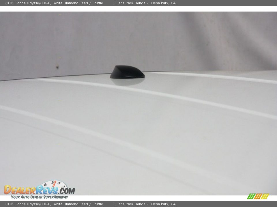 2016 Honda Odyssey EX-L White Diamond Pearl / Truffle Photo #8