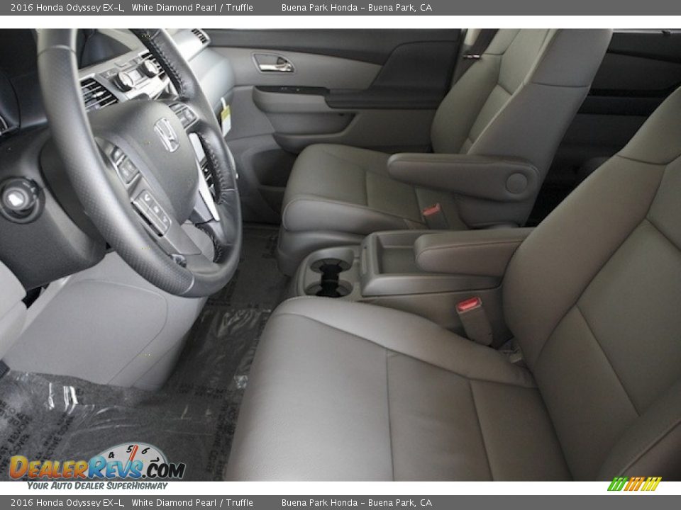 2016 Honda Odyssey EX-L White Diamond Pearl / Truffle Photo #11
