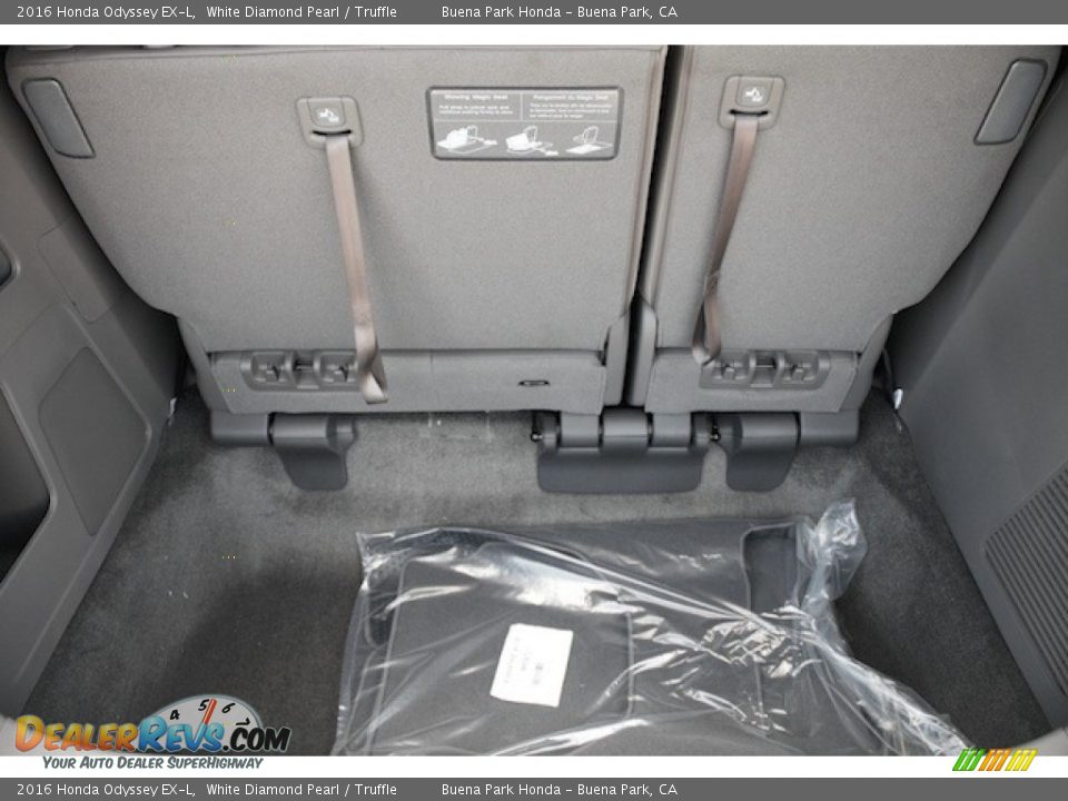 2016 Honda Odyssey EX-L White Diamond Pearl / Truffle Photo #18