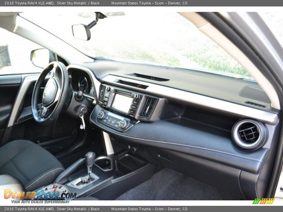 2016 Toyota RAV4 XLE AWD Silver Sky Metallic / Black Photo #17