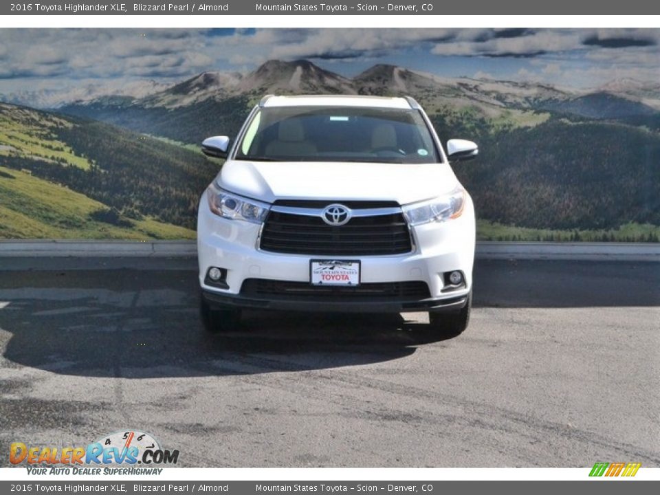 2016 Toyota Highlander XLE Blizzard Pearl / Almond Photo #2