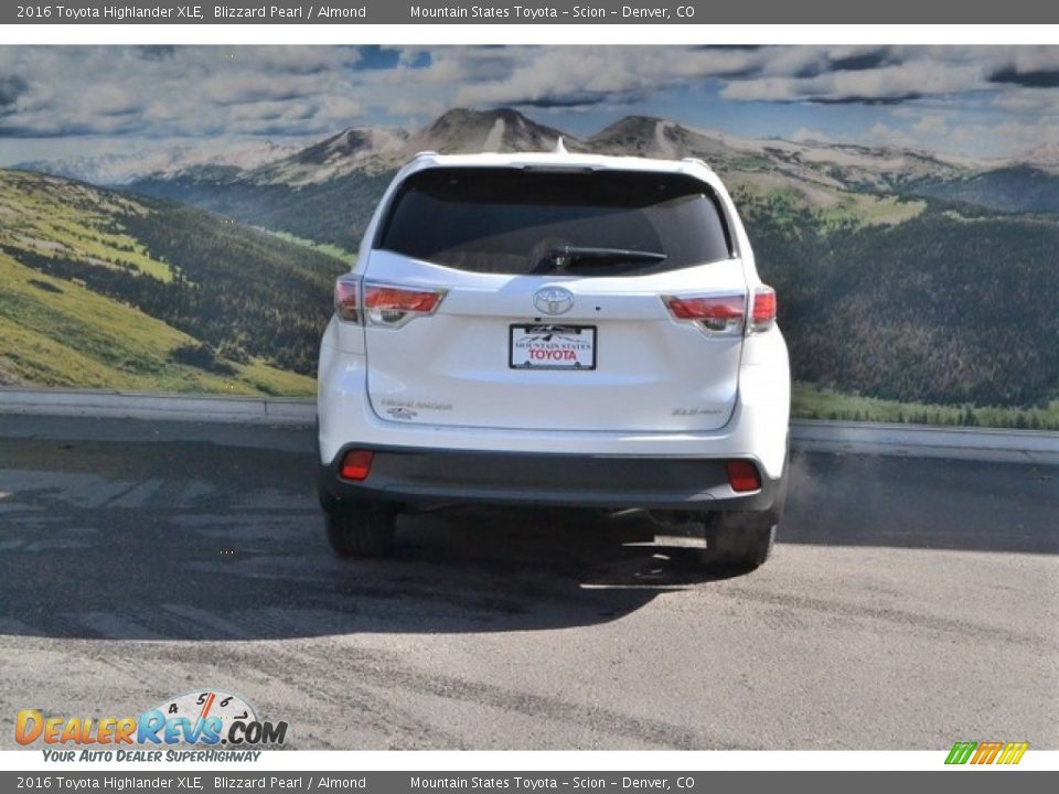 2016 Toyota Highlander XLE Blizzard Pearl / Almond Photo #4