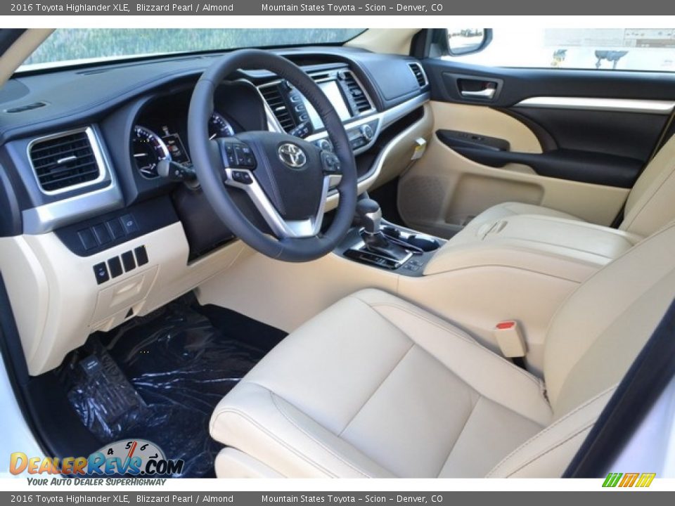 2016 Toyota Highlander XLE Blizzard Pearl / Almond Photo #5