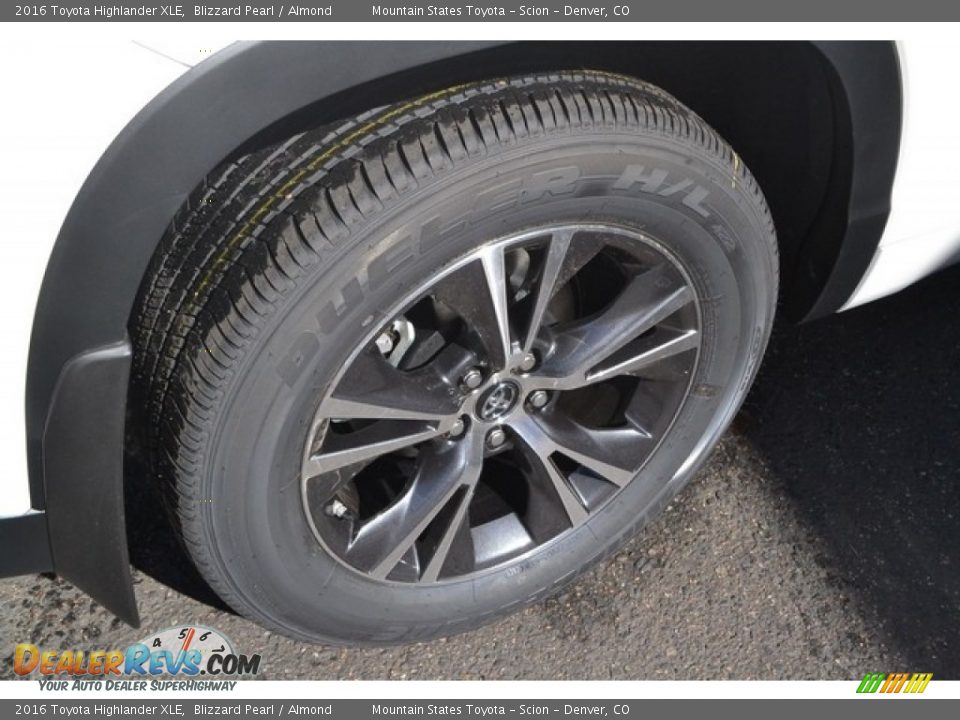 2016 Toyota Highlander XLE Blizzard Pearl / Almond Photo #10