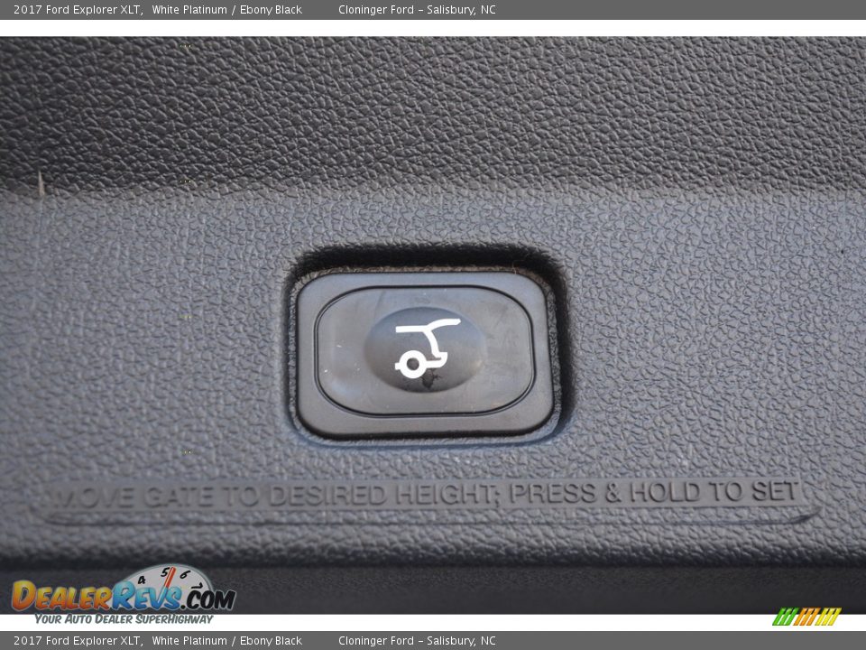 2017 Ford Explorer XLT White Platinum / Ebony Black Photo #10