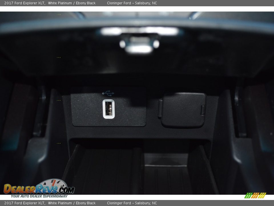 2017 Ford Explorer XLT White Platinum / Ebony Black Photo #16