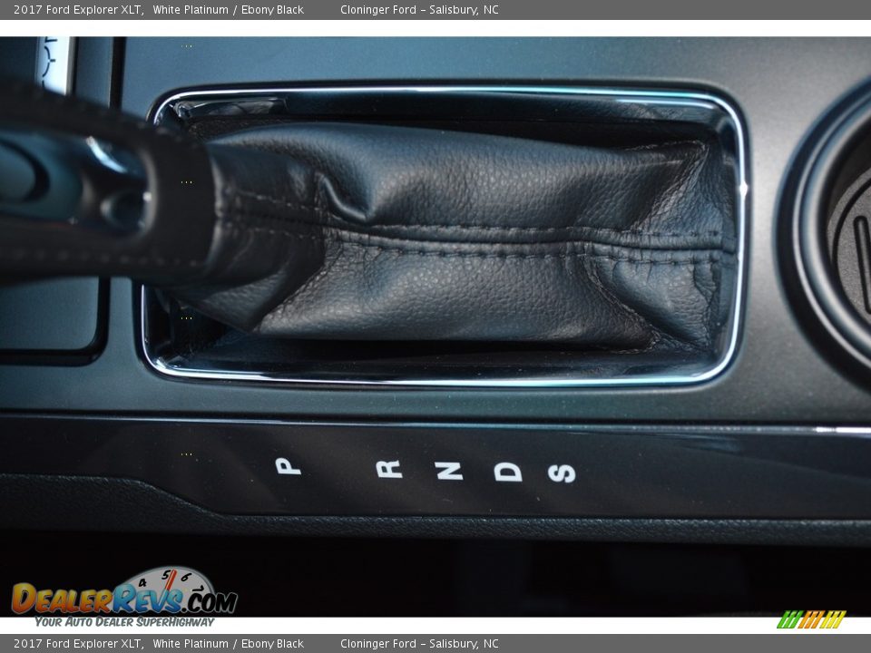 2017 Ford Explorer XLT White Platinum / Ebony Black Photo #18