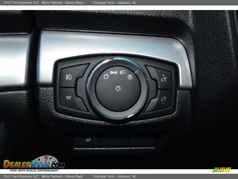 2017 Ford Explorer XLT White Platinum / Ebony Black Photo #20