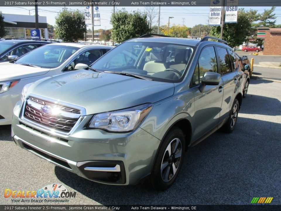Front 3/4 View of 2017 Subaru Forester 2.5i Premium Photo #1