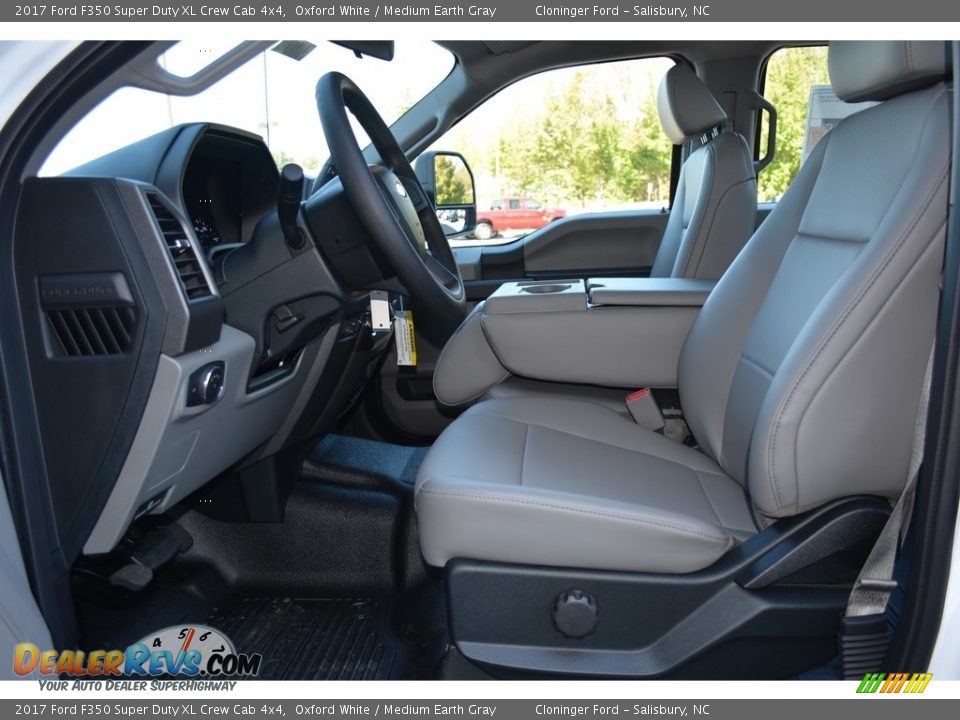 Front Seat of 2017 Ford F350 Super Duty XL Crew Cab 4x4 Photo #8