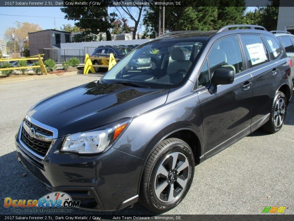 Front 3/4 View of 2017 Subaru Forester 2.5i Photo #2