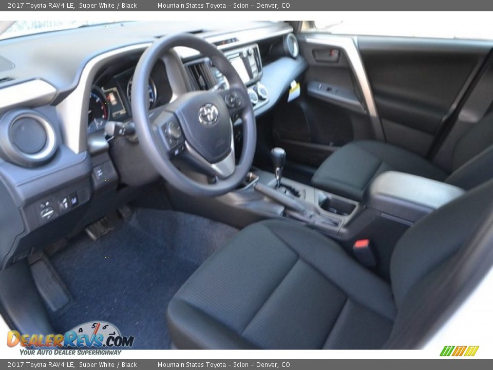 2017 Toyota RAV4 LE Super White / Black Photo #5