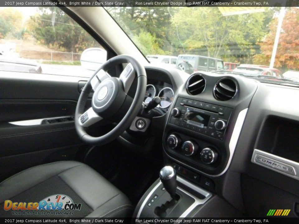 2017 Jeep Compass Latitude 4x4 Bright White / Dark Slate Gray Photo #9