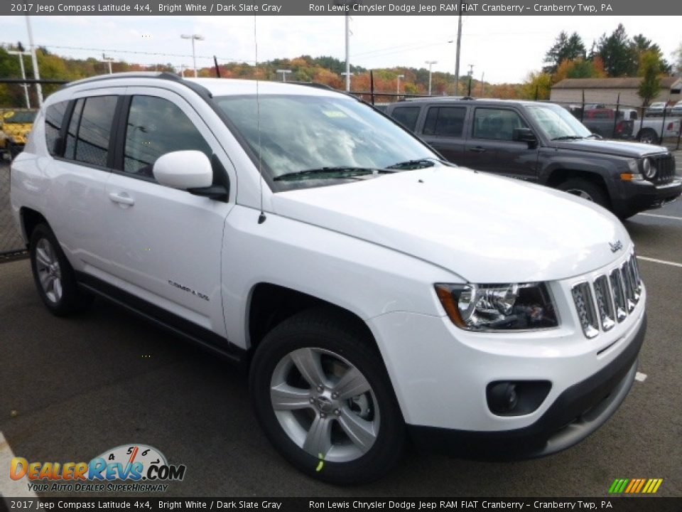 2017 Jeep Compass Latitude 4x4 Bright White / Dark Slate Gray Photo #10