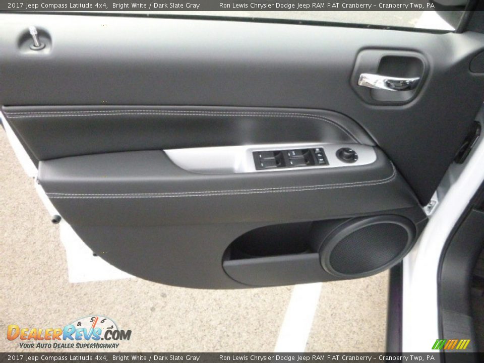 2017 Jeep Compass Latitude 4x4 Bright White / Dark Slate Gray Photo #12
