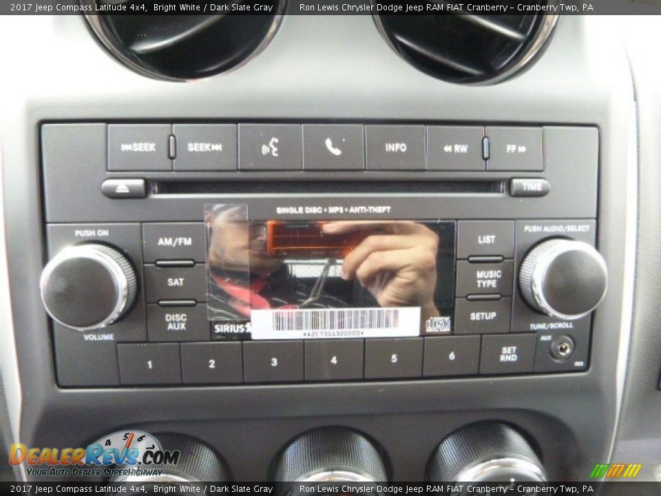2017 Jeep Compass Latitude 4x4 Bright White / Dark Slate Gray Photo #15