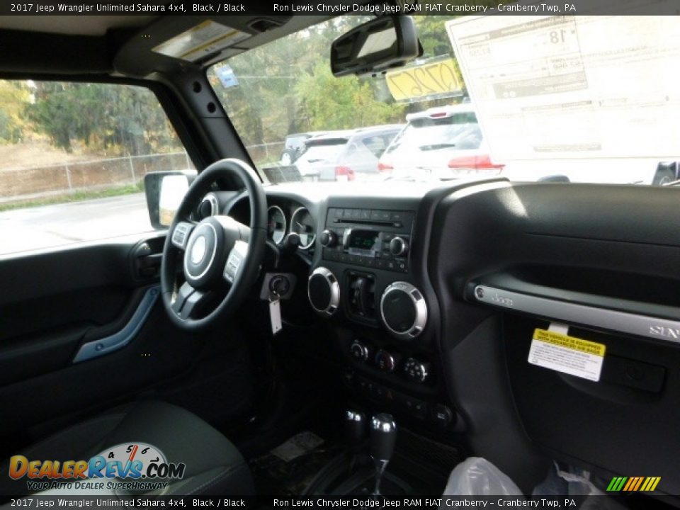 2017 Jeep Wrangler Unlimited Sahara 4x4 Black / Black Photo #10