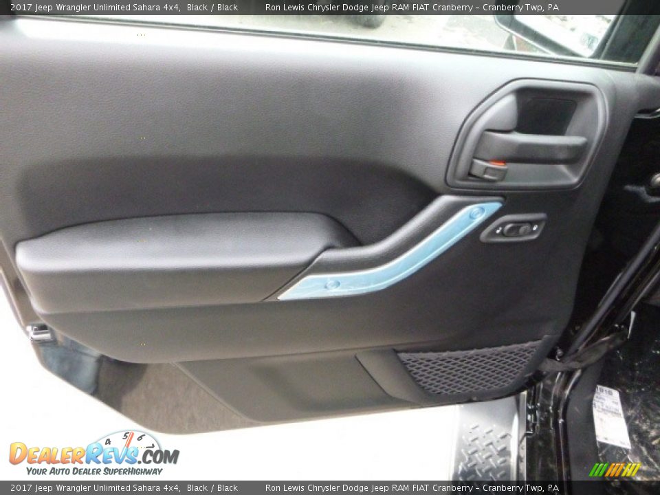 2017 Jeep Wrangler Unlimited Sahara 4x4 Black / Black Photo #14