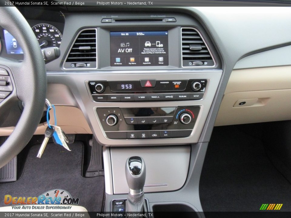 Controls of 2017 Hyundai Sonata SE Photo #24