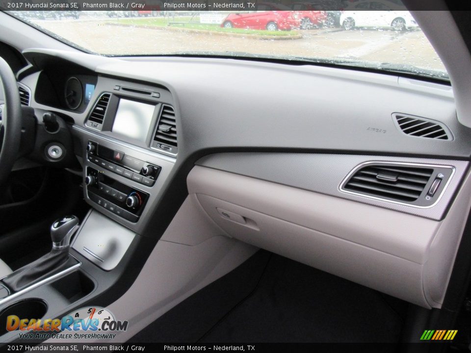 Dashboard of 2017 Hyundai Sonata SE Photo #14