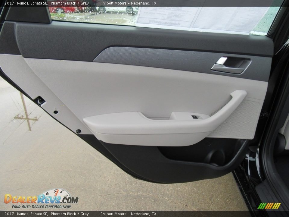 Door Panel of 2017 Hyundai Sonata SE Photo #16