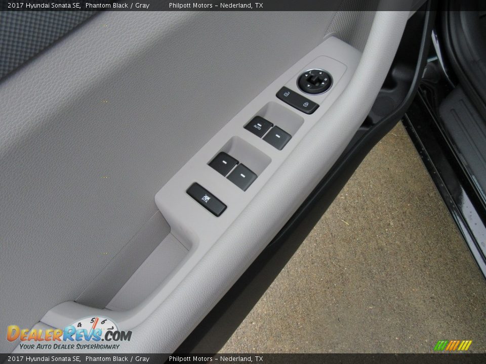 Controls of 2017 Hyundai Sonata SE Photo #19