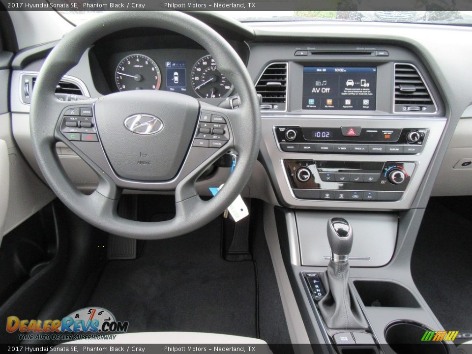 Controls of 2017 Hyundai Sonata SE Photo #22